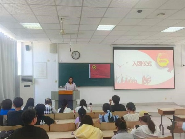 康复医学院举行新团员入团仪式：...