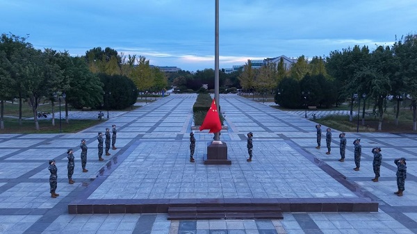 践行长征精神，勇担时代使命 康...